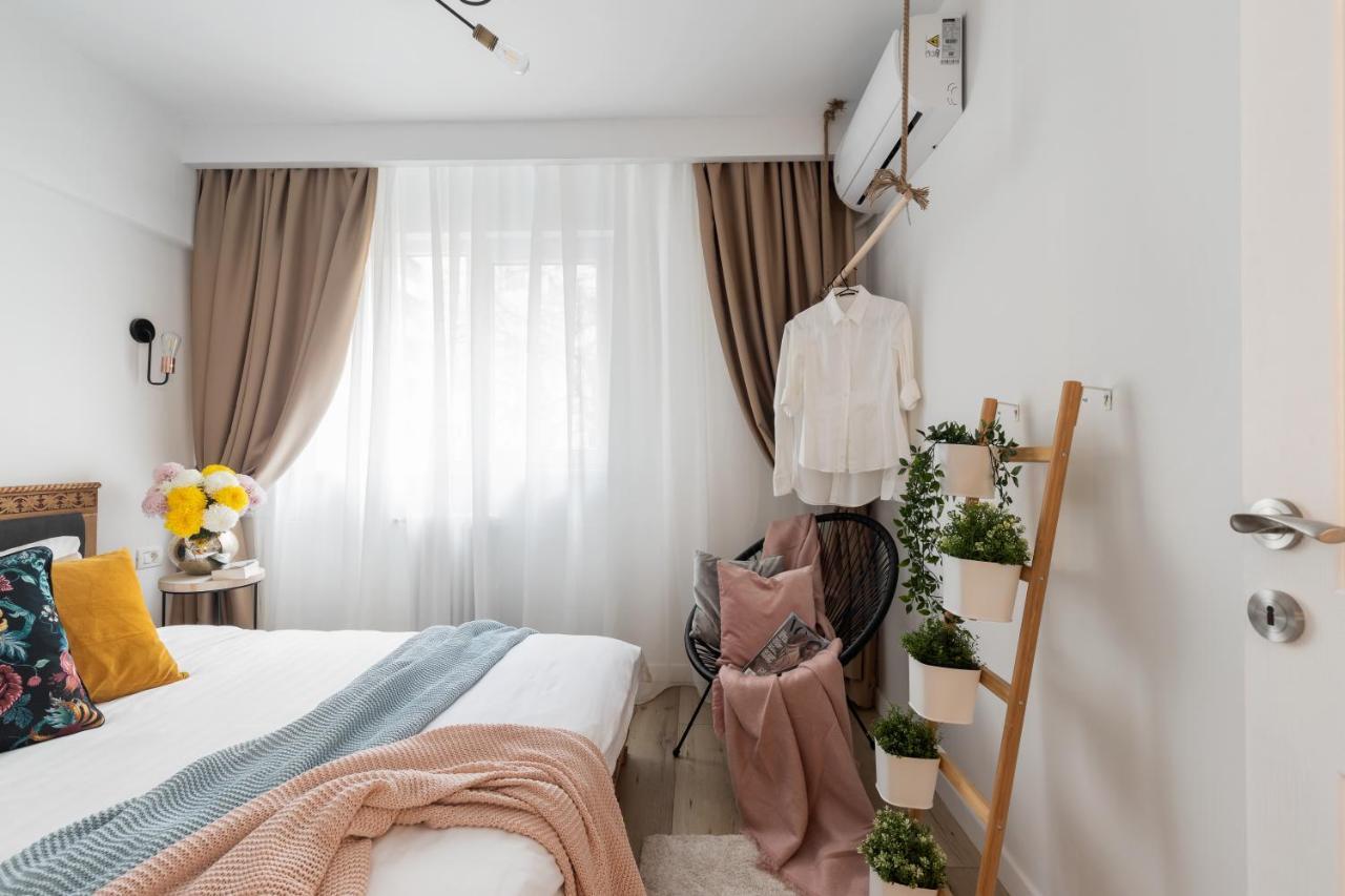 Eclectic 3 Bedroom Calea Victoriei By Urbanesq Boekarest Buitenkant foto