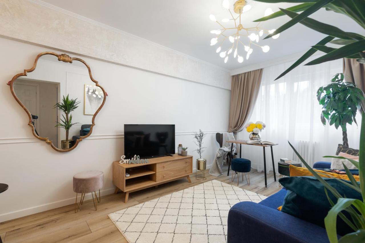 Eclectic 3 Bedroom Calea Victoriei By Urbanesq Boekarest Buitenkant foto