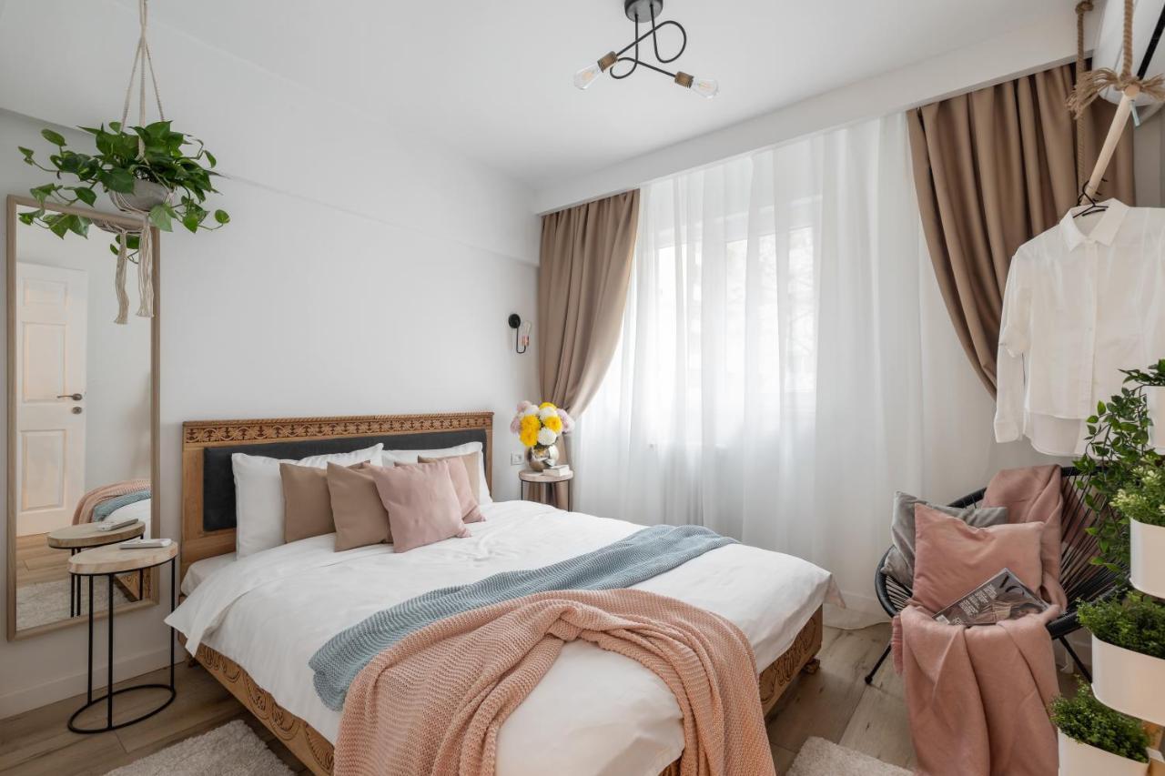 Eclectic 3 Bedroom Calea Victoriei By Urbanesq Boekarest Buitenkant foto